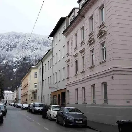 Central Sunny Quiet 3 Bedroom Apartment