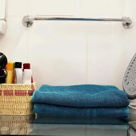 Central Sunny Quiet 3 Bedroom Apartment *