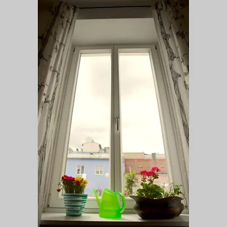 Apartment Central Sunny Quiet 3 Bedroom *
