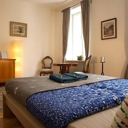 Central Sunny Quiet 3 Bedroom *