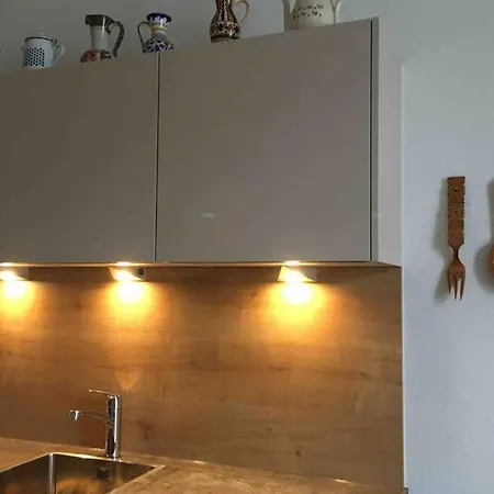 Central Sunny Quiet 3 Bedroom *