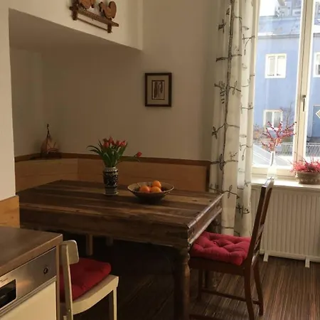 Central Sunny Quiet 3 Bedroom Apartment