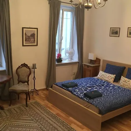 Central Sunny Quiet 3 Bedroom *